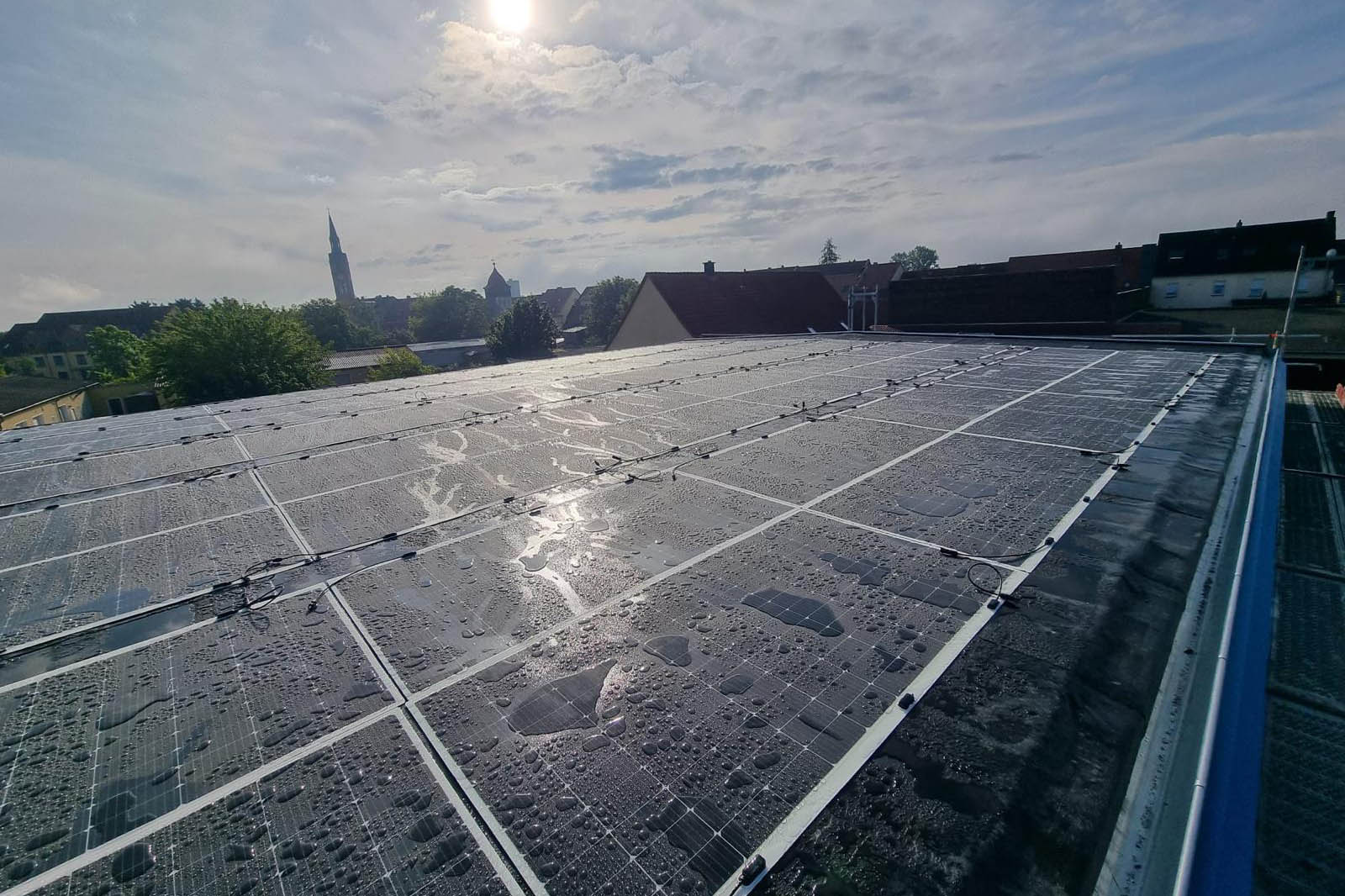 AktivEnergie ist Ihr Spezialist für Flachdach-Solartechnik